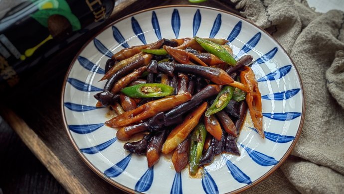 滋补鲜美家常菜——油焖鸡枞菌