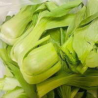 油菜炒三丁的做法图解1