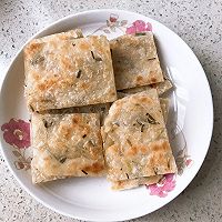 剩余饺子皮做的葱油饼的做法图解1