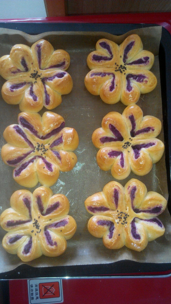 紫薯四叶草面包
