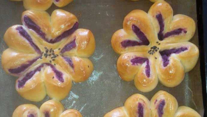 紫薯四叶草面包