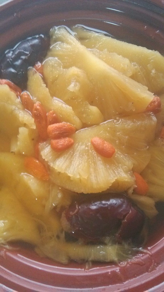 菠萝红枣枸杞汤