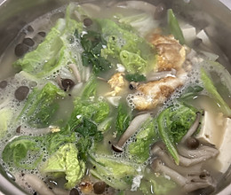 白菜豆腐蟹味菇汤的做法