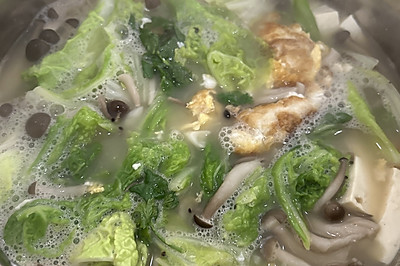 白菜豆腐蟹味菇汤