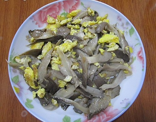 平菇炒鸡蛋