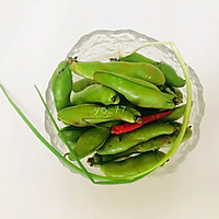 低调美味的葱香蚕豆的做法图解1
