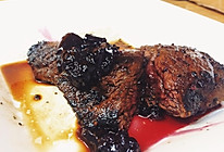 关于如何做鹿肉这件事：红酒煎鹿肉佐黑醋栗酱的做法