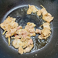 #鸡汁入家宴 感恩正当“食”#鸡汁卷心菜炒肉片的做法图解3