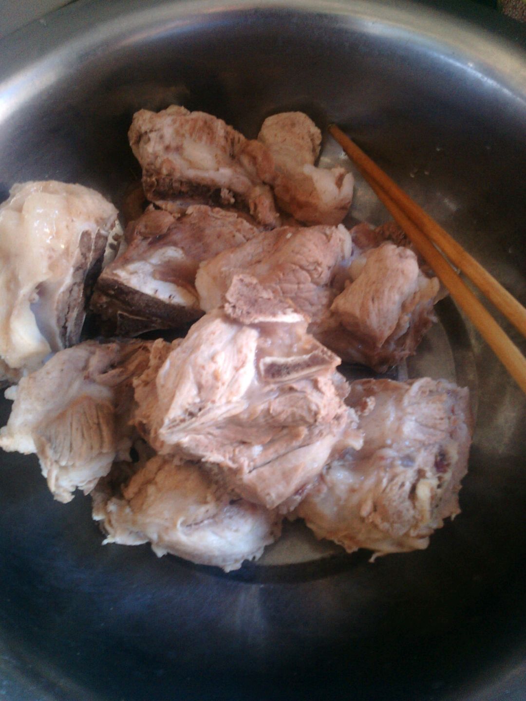 黑豆猪骨汤的做法图解1