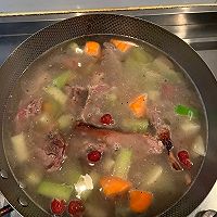 简易菜谱-鸭架萝卜汤的做法图解2