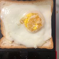 #百变莓小姐#火腿鸡蛋三明治的做法图解8