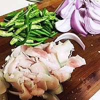 美味洋葱炒肉的做法图解1