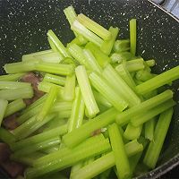 芹菜腰果炒牛肉的做法图解6