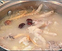 龙骨凤爪养生汤的做法图解12