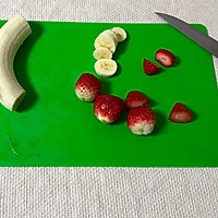 宝宝水果零食：圣诞草莓香蕉的做法图解2