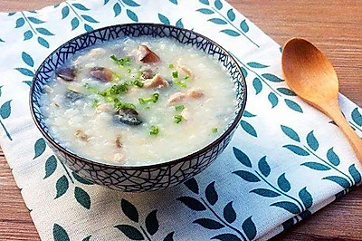 剩饭变鲜粥 皮蛋瘦肉粥