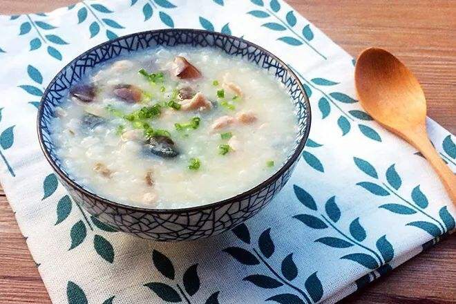 Congee with leftovers, preserved egg and lean meat