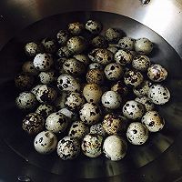 可乐鹌鹑蛋~附上鹌鹑蛋快速去壳方法的做法图解1