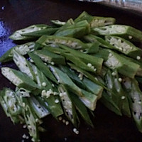 橄榄菜肉丁炒黄秋葵的做法图解1