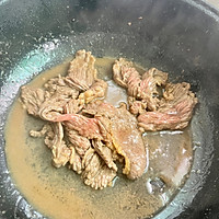 西兰苔炒牛肉的做法图解2