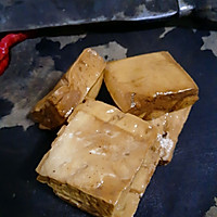 家常小炒五香豆腐的做法图解1