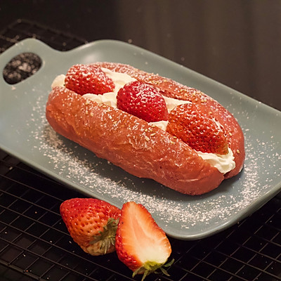 视觉味觉的共享-草莓奶油面包