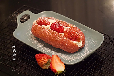 视觉味觉的共享-草莓奶油面包