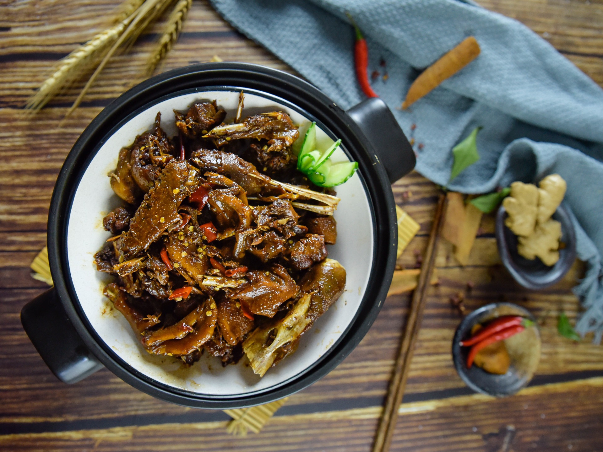 Braised duck in casserole