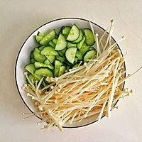 减脂餐低卡饱腹黄瓜豆腐菌菇蛋汤❗️的做法图解2