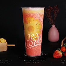 网红水果茶：菠萝草莓水果茶的做法吗，颜值很高哦~