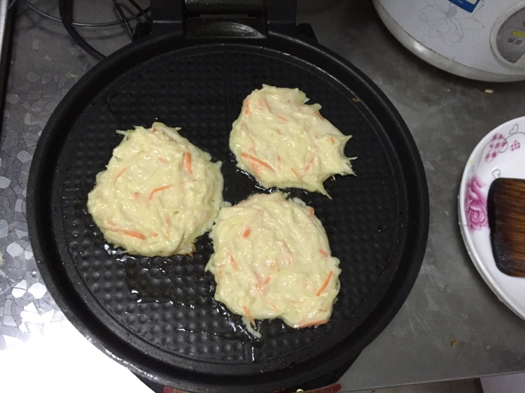 胡萝卜薯饼的做法图解4