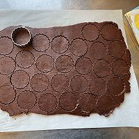 #原制原味，聚会菜谱#浓郁味道的巧克力夹心饼干的做法图解6