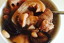 香菇莲藕猪脚花生汤的做法