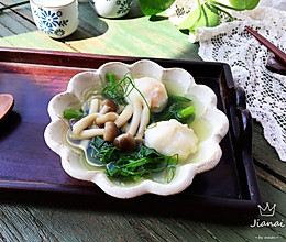豌豆尖菌菇虾丸汤的做法
