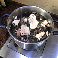 马鞭草土茯苓煲猪骨-清热解毒的做法图解5