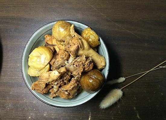 板栗焖鸡的做法