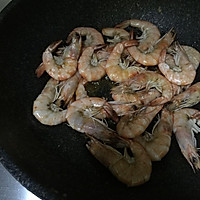 蒜香油焖虾的做法图解1