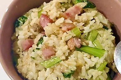 鲜香腊肉菜饭，一口气干两大碗，外婆说多吃才能长高哦～