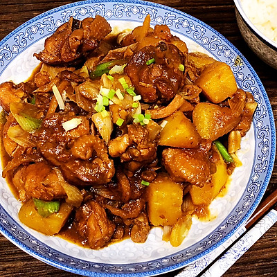 家常菜红烧土豆鸡块