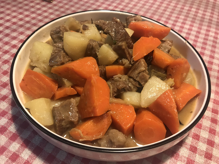土豆胡萝卜炖牛腩的做法