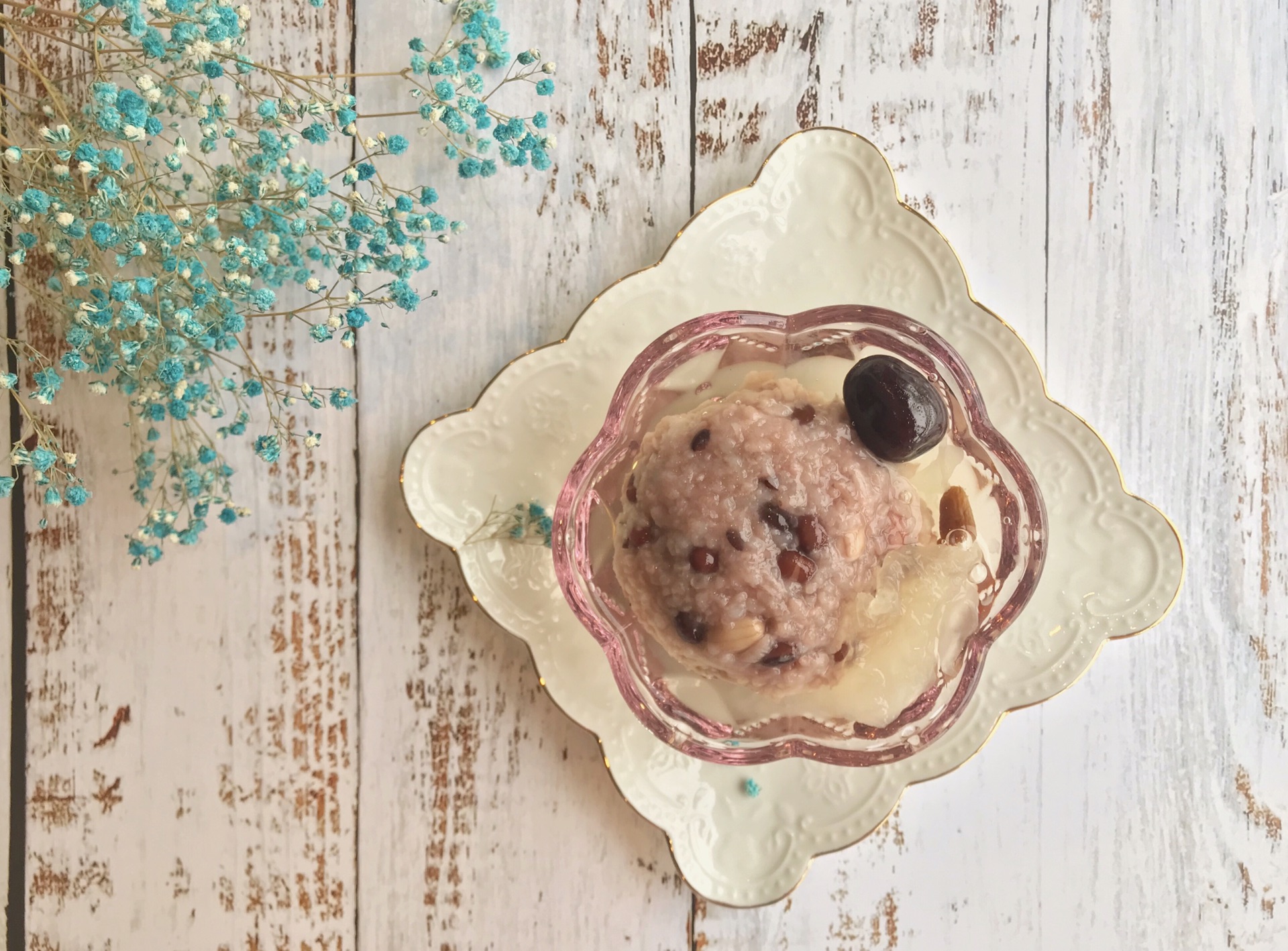 Eight treasure porridge with Tremella