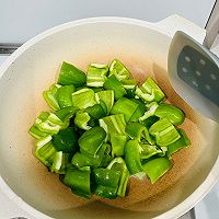 超级易上手的一道菜—糖醋青椒的做法图解4