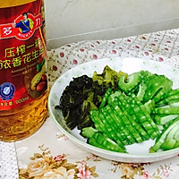 苦瓜酸菜炒牛肉的做法图解2