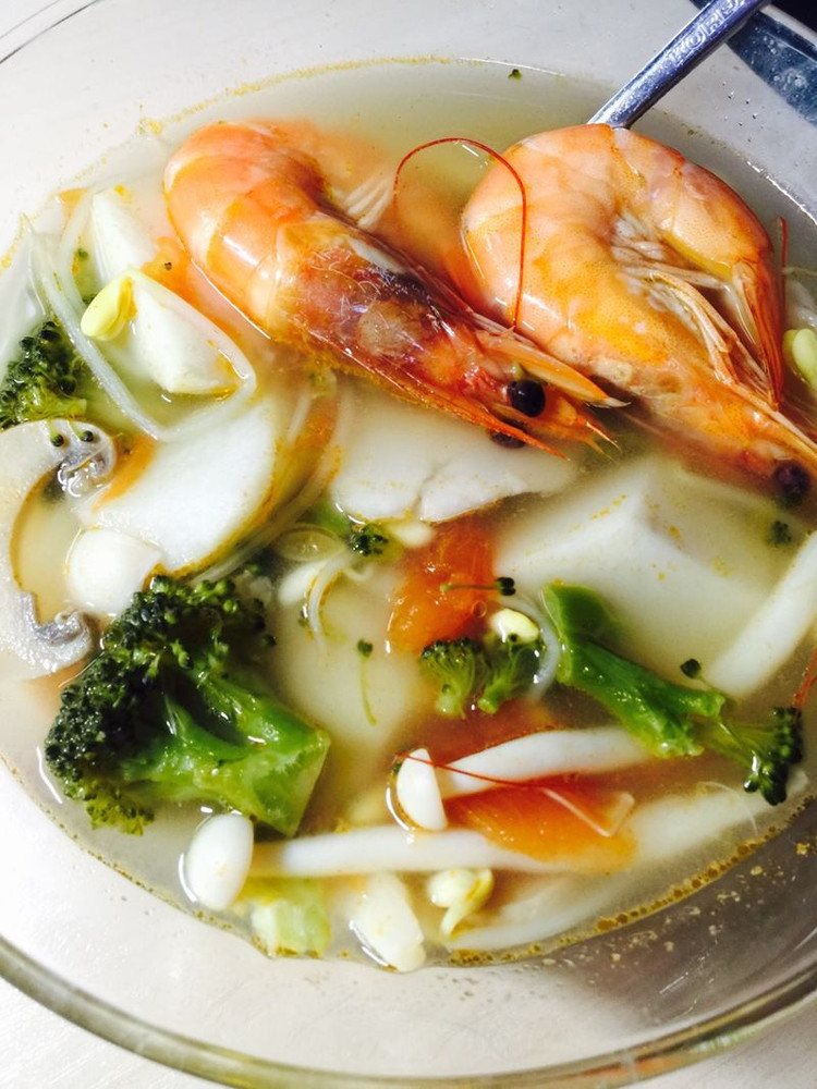 鲜虾山药芋头蔬菜汤的做法