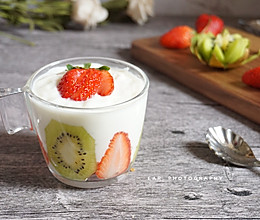夏日缤纷水果酸奶杯 简单快手营养早餐下午茶搭档的做法