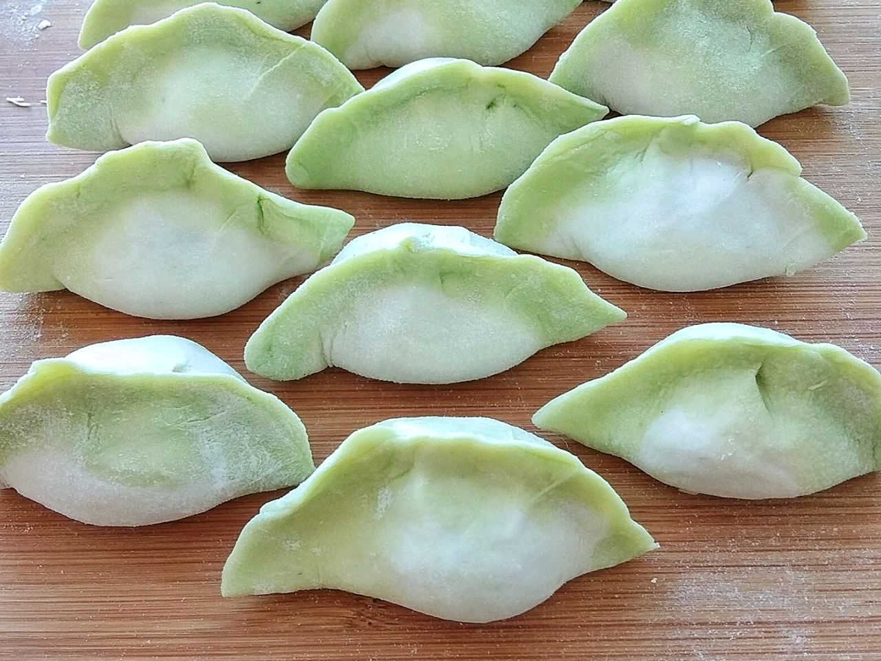 Dumplings with Chinese cabbage and emerald