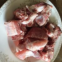 香咸炒排骨的做法图解1