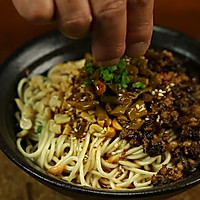 吃这碗面的时候，请务必远离火源！的做法图解5