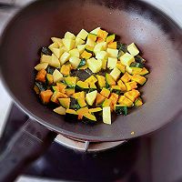 #轻食季怎么吃#腊肠焖饭的做法图解3