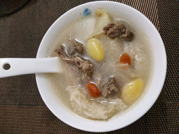 白果竹荪炖鸭汤的做法